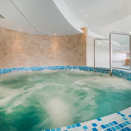 Myflat Club 218 Belvedere Wellness アパート シオーフォク